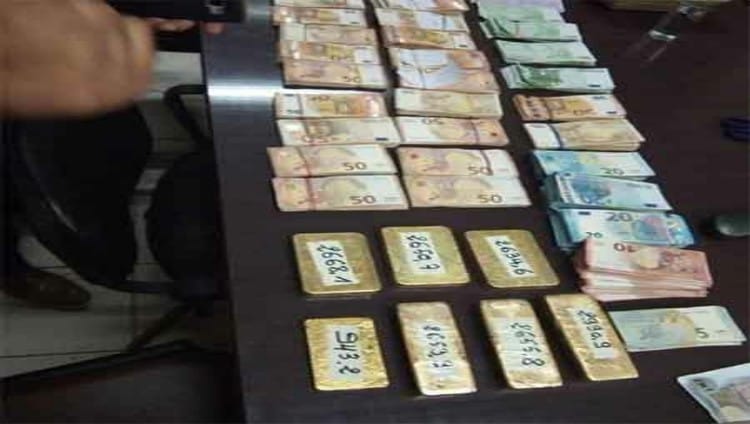 طنجة المتوسط : الجمارك تحجز كمية مهمة من الحلي الذهبية والأجهزة إلكترونية 5 طنجة المتوسط : الجمارك تحجز كمية مهمة من الحلي الذهبية والأجهزة إلكترونية