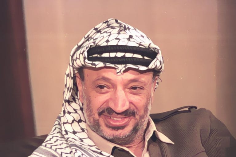 ما ستقرأه قد يفوق الخيال لكنك ستقتنع بأن ياسر عرفات كان فعلاً بـ7 أرواح 3 ما ستقرأه قد يفوق الخيال لكنك ستقتنع بأن ياسر عرفات كان فعلاً بـ7 أرواح