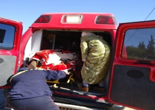 سيارة نقل سري بطنجة تدهس طبيبة حامل وترديها على الفور