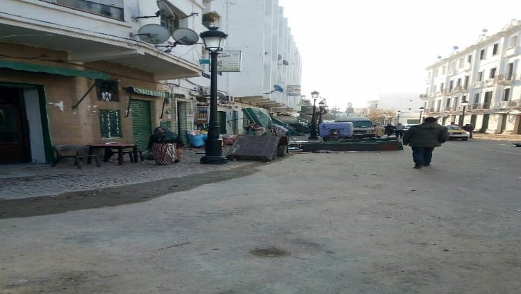 سلطات تطوان تواصل تحرير الملك العمومي وتزيل كل الإضافات من الدكاكين 11 IMG 20180220 WA0009