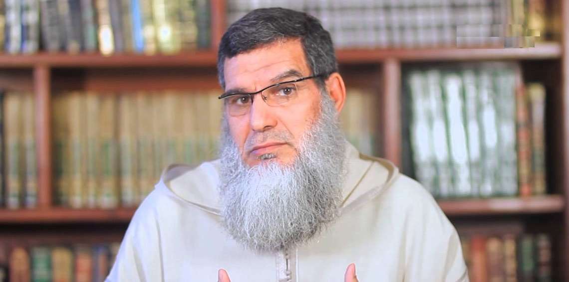 بعد فضيحة "حنان" الفيزازي يعود للواجهة من باب مهاجمة الممثل "الشوبي" (الفيديو) 1 m 54