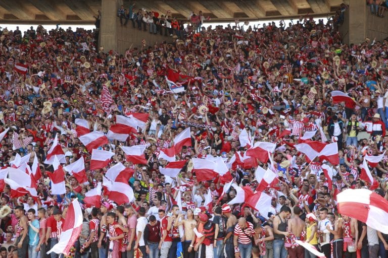 بسبب القارورات …الجامعة تعاقب المغرب التطواني