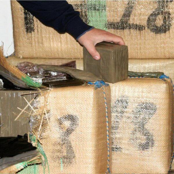 أمن طنجة المتوسط يحبط تهريب 840 كلغ من مخدر الشيرا