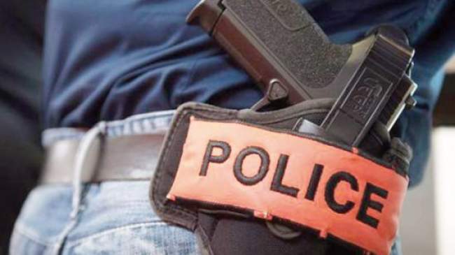 القنيطرة.. موظف شرطة يضطر لاستخدام سلاحه الوظيفي لتوقيف 6 أشخاص 6 القنيطرة.. موظف شرطة يضطر لاستخدام سلاحه الوظيفي لتوقيف 6 أشخاص