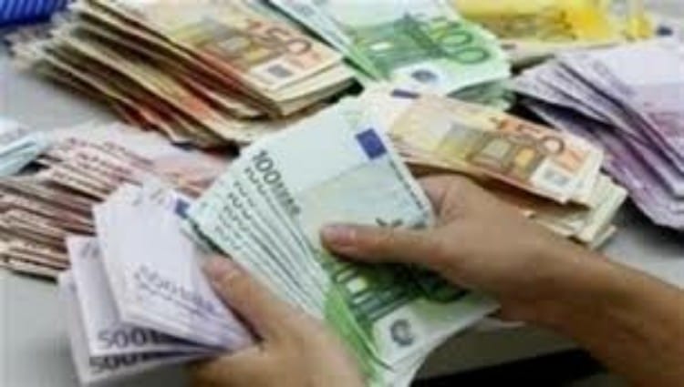 جمارك باب سبتة تفشل تهريب نصف مليون درهم من العملة الصعبة