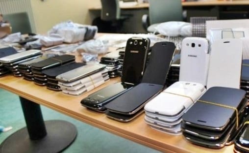 جمارك باب سبتة تحجز كمية كبيرة من الهواتف النقالة والحلي المهربة