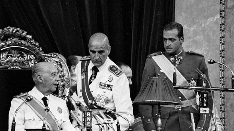 La nieta quiere el título pero no el cadáver del dictador