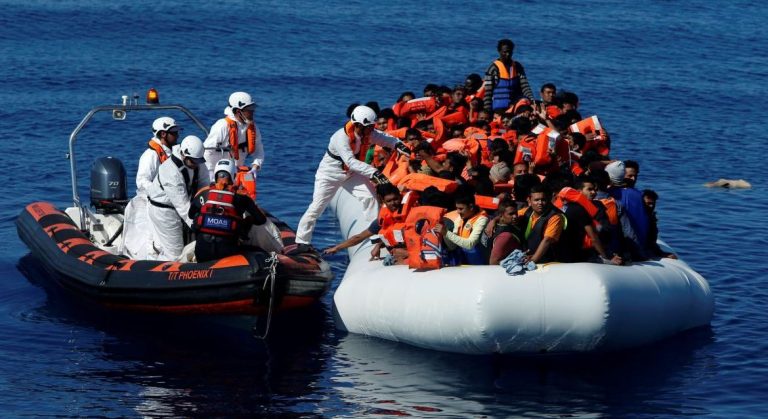 فقط في يومين.. إنقاذ أكثر من 500 مهاجر غير نظامي في مضيق جبل طارق 4 فقط في يومين.. إنقاذ أكثر من 500 مهاجر غير نظامي في مضيق جبل طارق