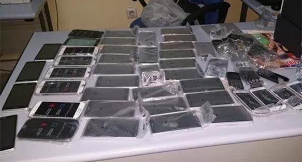 ضبط 227 هاتفا ذكيا مهربا بالميناء المتوسطي بطنجة 7 ضبط 227 هاتفا ذكيا مهربا بالميناء المتوسطي بطنجة