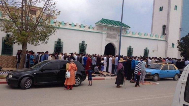 توقيف مختل عقلي هاجم مصلين في مسجد بسلاح أبيض بإمزورن