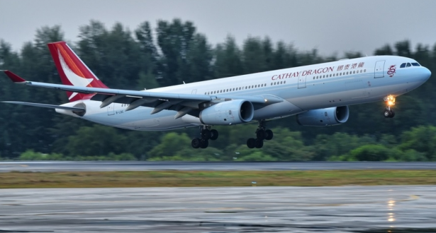 مشكل تقني يفرض على طائرة الهبوط بشكل اضطراري في تايوان 1 Cathay Dragon taiwan080419