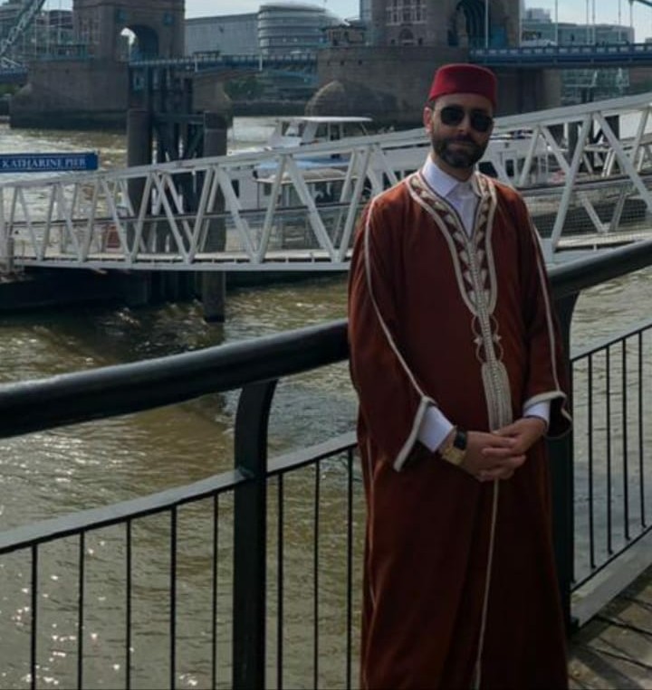 "إدريس الوهابي" إمام سبتاوي يؤم مغاربة لندن بمسجد الهدى 3