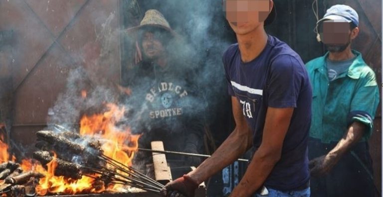 طنجاويون يتحدون قرار الجماعة ويشوون الرؤوس في الشوارع 2 طنجاويون يتحدون قرار الجماعة ويشوون الرؤوس في الشوارع