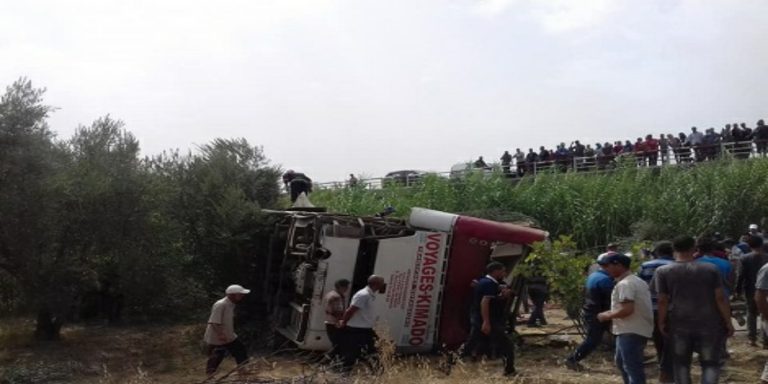 في أقل من 24 ساعة انقلاب حافلة ثانية بتاونات