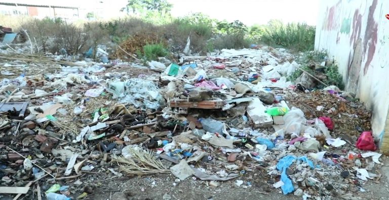 صادم.. شارع بتطوان يتحول إلى مزبلة