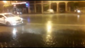 طنجة..أمطار غزيرة في هذه الأثناء