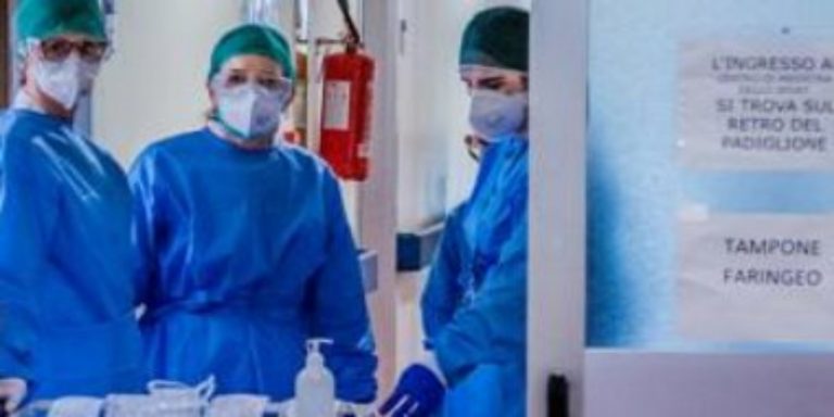 طبيب مستعجلات بأكادير : لن أعود لبيتي إلا ليلة رمضان لأن “الأمور وصلت للمعقول”