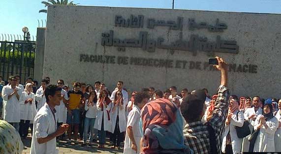 طلبة الطب والصيدلة يطالبون بتوفير المتطلبات الضرورية للقيام بعملهم