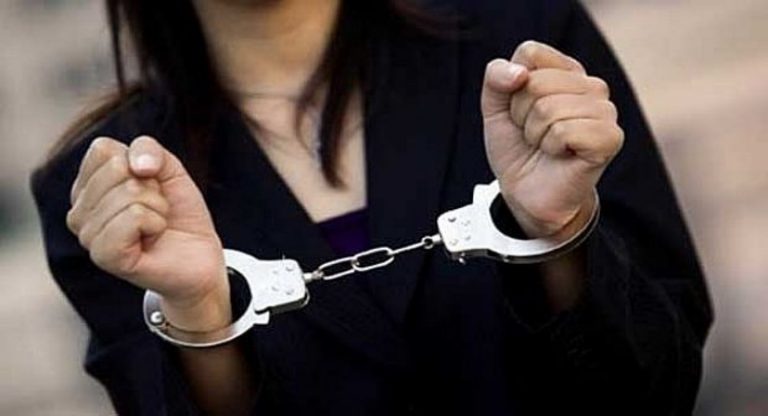 بعد مطاردتها.. توقيف شابة حرضت على خرق تدابير الحجر الصحي في فيديوهات مباشرة