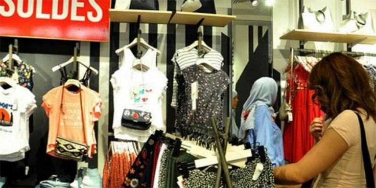 محلات تجارية تستفيد من رفع تدريجي لحالة الطوارئ الصحي بالحسيمة 4 محلات تجارية تستفيد من رفع تدريجي لحالة الطوارئ الصحي بالحسيمة