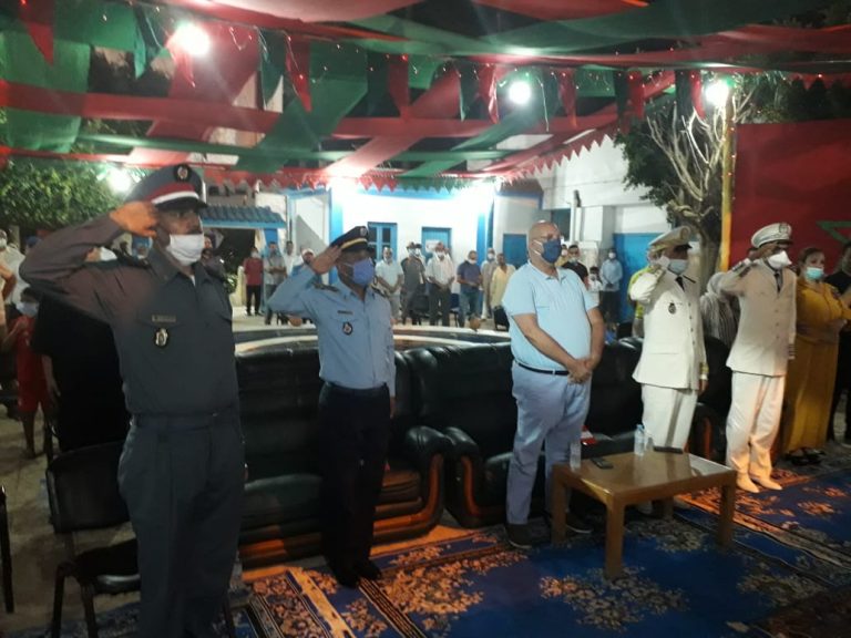 جماعة واد لو تهيئ الظروف المناسبة وتحقق التباعد الجسدي خلال متابعة الخطاب الملكي