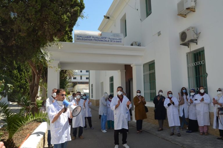 أطباء القطاع العام بتطوان يحتجون ضد "التهميش" 4 أطباء القطاع العام بتطوان يحتجون ضد “التهميش”