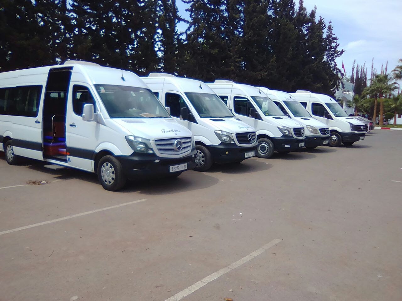 احتقان بين ارباب نقل العمال بطنجة بسبب شركة فوق القانون تزاحمهم مهنتهم 1 Minibus Moroccocars 1