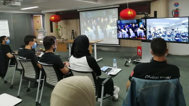طلبة من تطوان يتوجون في نهائي مسابقة دولية حول تكنولوجيا الإعلام والاتصال 7 طلبة من تطوان يتوجون في نهائي مسابقة دولية حول تكنولوجيا الإعلام والاتصال