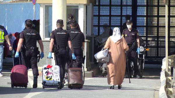 سلطات سبتة تهيئ لائحة جديدة لترحيل مغاربة عالقين بالمدينة 2 سلطات سبتة تهيئ لائحة جديدة لترحيل مغاربة عالقين بالمدينة