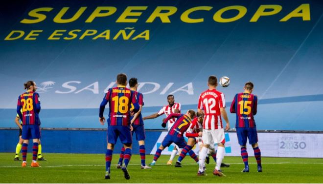 في مباراة عرفت طرد “ميسي” بلباو تقلب الطاولة على برشلونة وتفوز بنهائي كأس السوبر الإسبانية