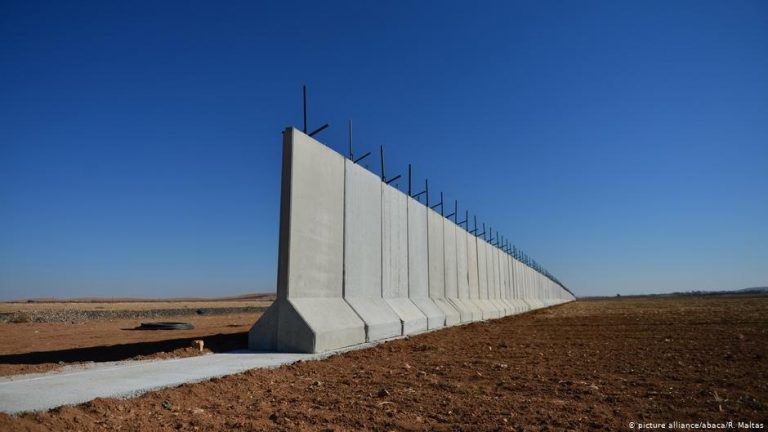 جدار “ترامب” العنصري على الحدود بين سبتة المحتلة والمغرب