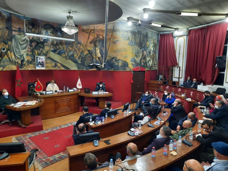 الآن : فريق العدالة والتنمية ينسحب من الدورة الاستثنائية لجماعة تطوان