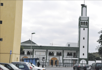 مسلمو سبتة يعودون لأجواء صلاة التراويح بمسجد سيدي مبارك 4 مسلمو سبتة يعودون لأجواء صلاة التراويح بمسجد سيدي مبارك