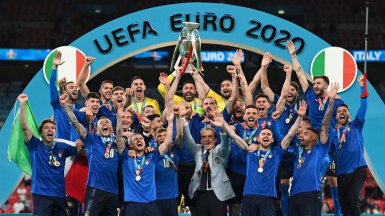 من الجنوب إلى الشمال :  كوبا الأرجنتين ويورو الإيطاليين