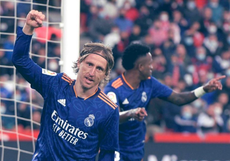 رصد الليغا  ( الدورة 14 ) :  ريال مدريد ينفرد بزعامة الترتيب