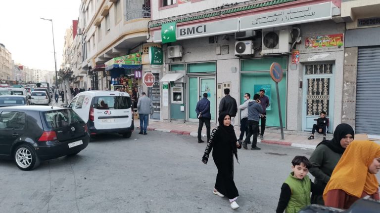 حاملا للسلاح الأبيض.. شخص يقوم بمحاولة سطو على وكالة بنكية بالادريسية