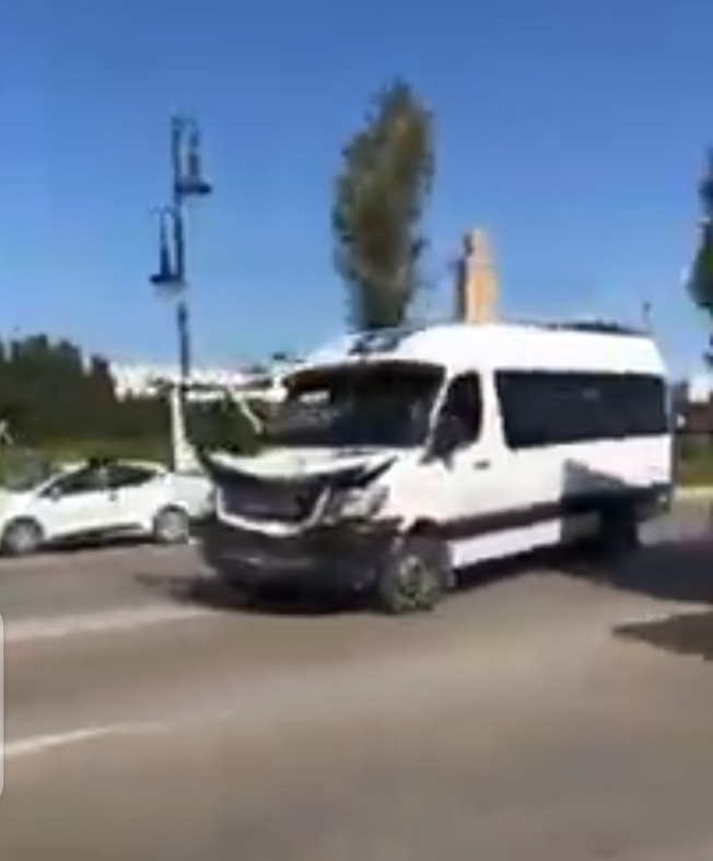بعد شجار واصطدام عنيف… توقيف سائقي سيارتين للنقل السري بطنجة