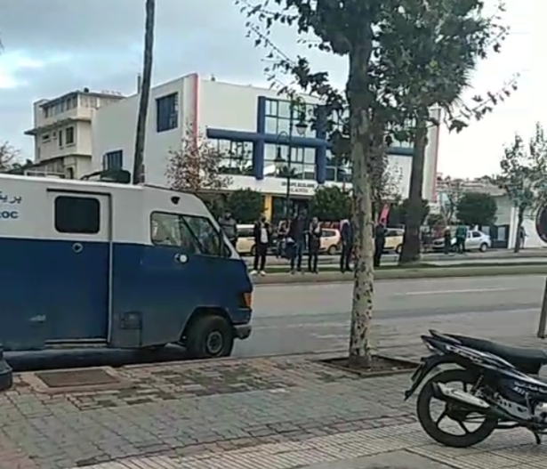 بعد تنفيذ عملية سطو طنجة بالاستعانة ب “طاكسي”… توقيف سائق “طاكسي” يحمل نفس لوحة الترقيم!