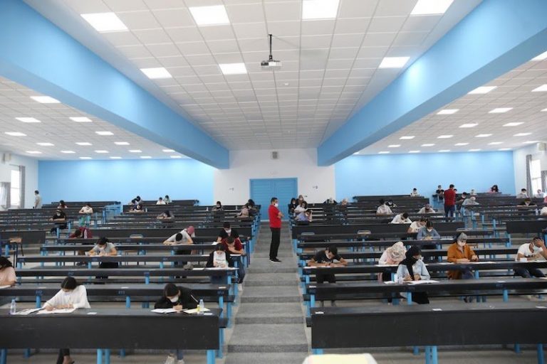 تأجيل  متابعة خمسة أساتذة جامعيين متهمين في ملف “الجنس مقابل النقط” لهذه الأسباب