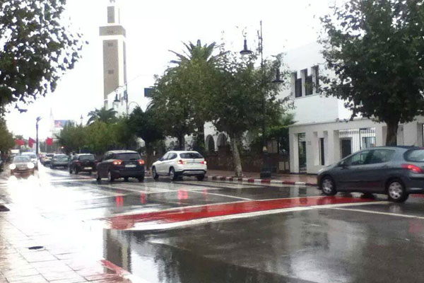 أمطار متفرقة وسحب كثيفة بطنجة والنواحي..احملوا مظلاتكم