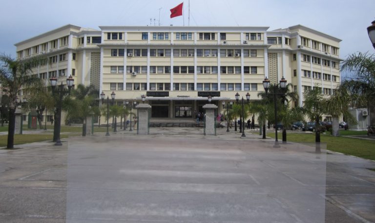تشوير طرقات وممرات طنجة يُغضب نشطاء حماية المال العام 19 تشوير طرقات وممرات طنجة يُغضب نشطاء حماية المال العام