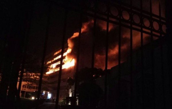 تزامنا مع احتضانها لكأس افريقيا..مقتل 16 شخصا إثر حريق مهول بمرقص بالكاميرون 14 تزامنا مع احتضانها لكأس افريقيا..مقتل 16 شخصا إثر حريق مهول بمرقص بالكاميرون