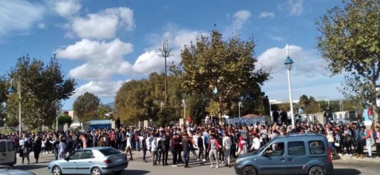 مارتيل..طلبة "أوطم" يقاطعون الإمتحانات ويطالبون بالتأجيل لهذه الأسباب 12 مارتيل..طلبة “أوطم” يقاطعون الإمتحانات ويطالبون بالتأجيل لهذه الأسباب