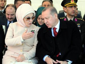 أوميكرون يتسلل إلى جسد أردوغان وزوجته