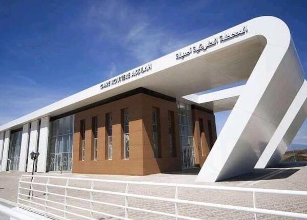 في ظل استمرار إغلاق المحطة الطرقية بأصيلة..حافلة وحيدة تربط مدينة أصيلة بتطوان