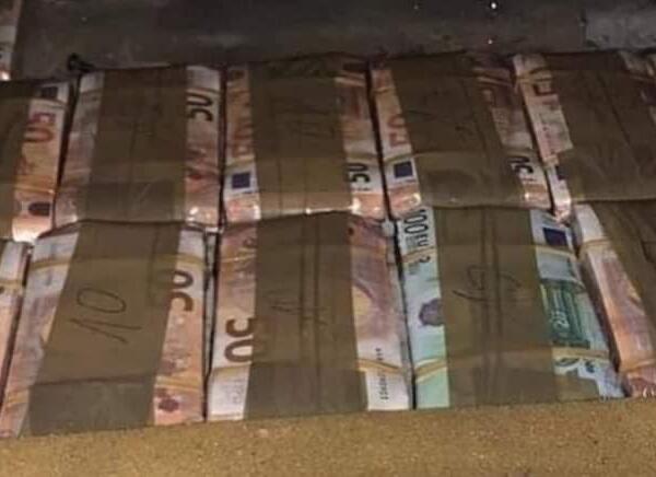 جمارك طنجة المتوسط تحبط محاولة استيراد مبلغ مالي كبير من عملة أجنبية بدون تصريح