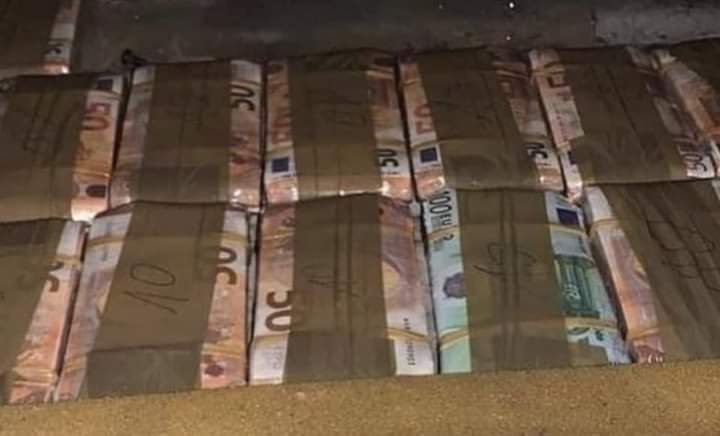 جمارك طنجة المتوسط تحبط محاولة استيراد مبلغ مالي كبير من عملة أجنبية بدون تصريح