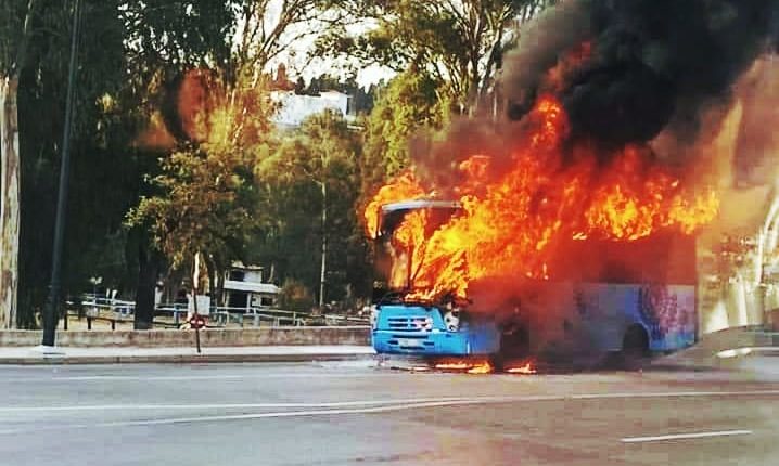 كان على متنها 30 تلميذا.. النيران تلتهم حافلة ألزا بطنجة 6 كان على متنها 30 تلميذا.. النيران تلتهم حافلة ألزا بطنجة