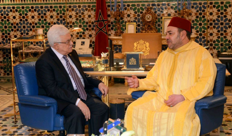 الملك يهنئ عباس بالعيد الوطني ويجدد دعم المغرب لإقامة دولة فلسطينية