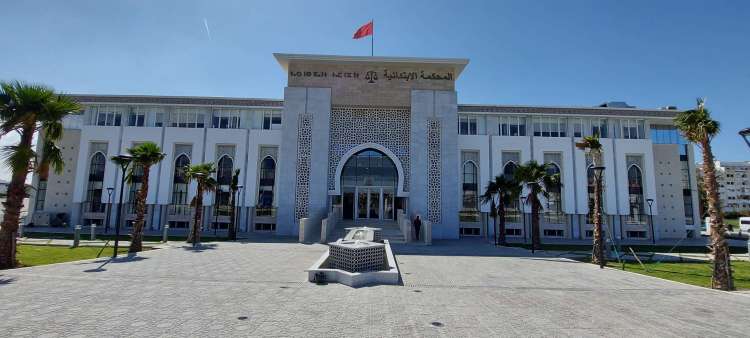 انهيار جزء من سقف بابتدائية طنجة يصيب محامي ومرتفقين